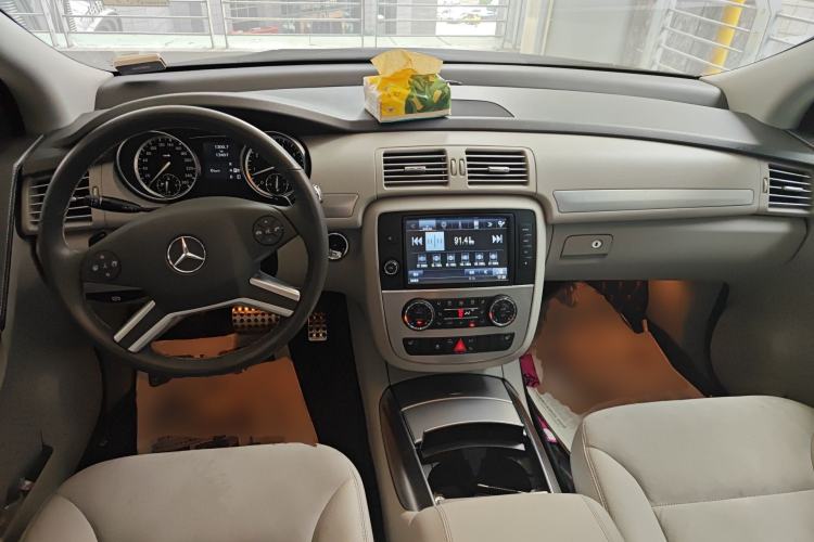 Used Mercedes-Benz R-Class 2014 R 320 4MATIC Business Model Center Console