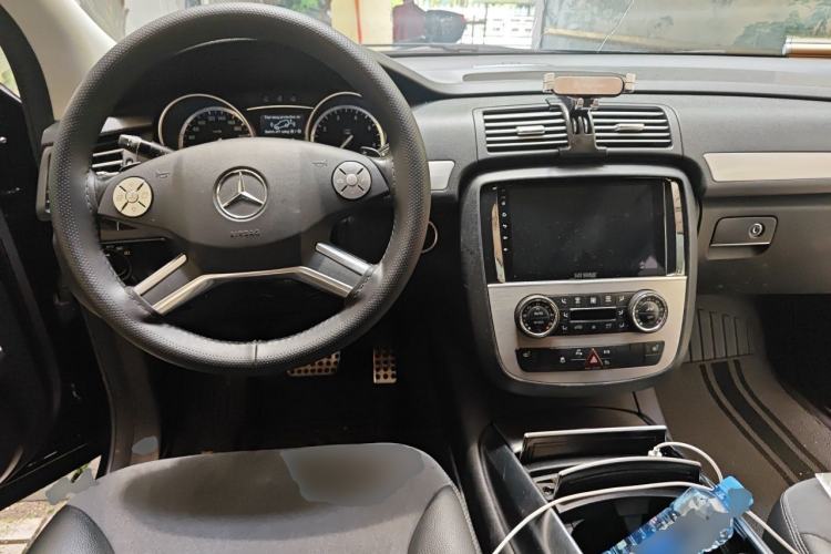 Used Mercedes-Benz R-Class 2014 R 320 4MATIC Business Model Center Console