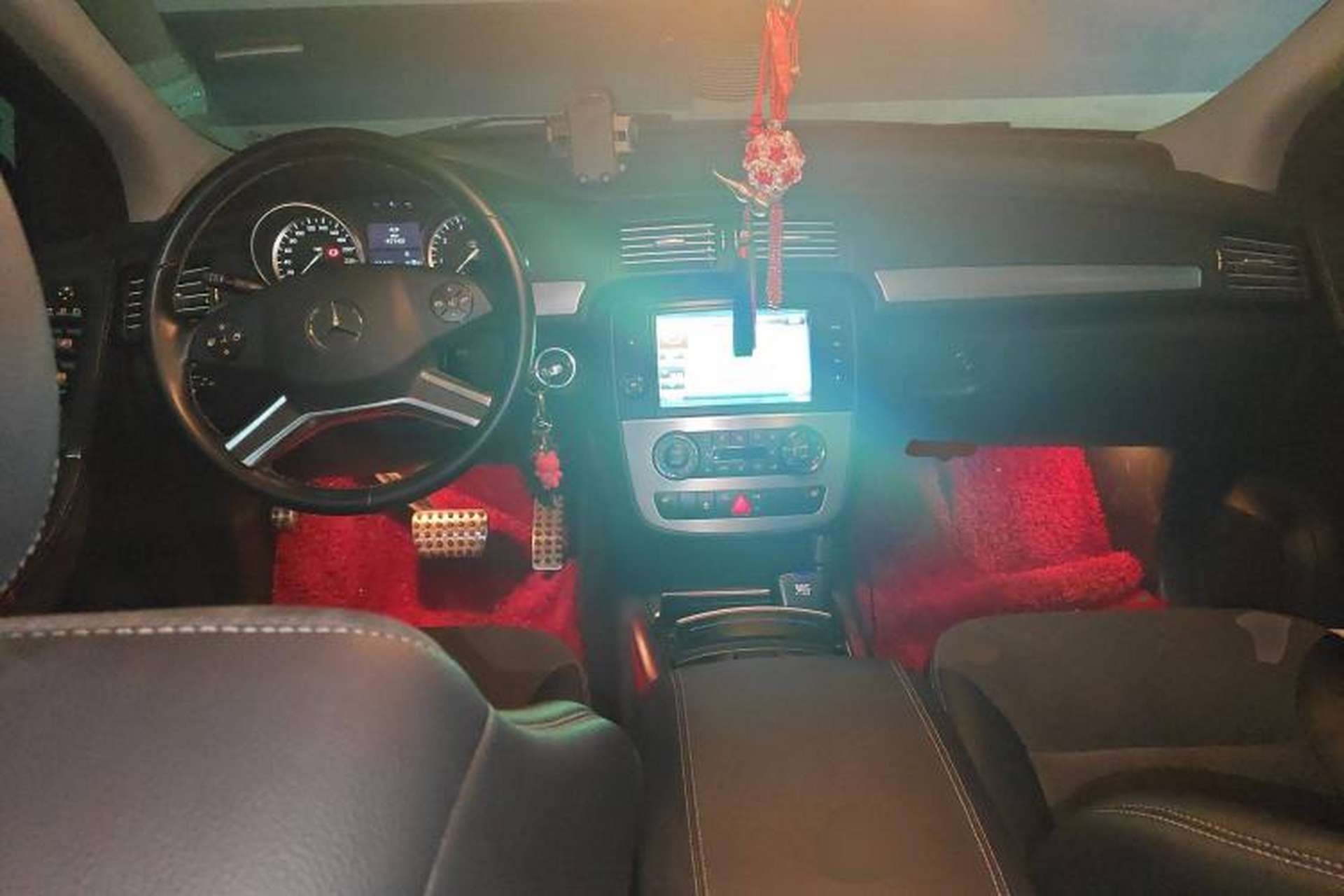 Used Mercedes-Benz R-Class 2014 R 320 4MATIC Business Model Center Console