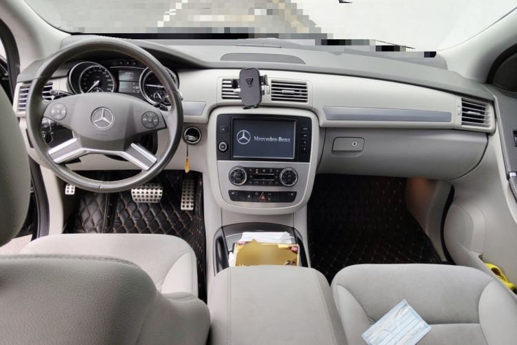 Used Mercedes-Benz R-Class 2014 R 320 4MATIC Business Model Center Console