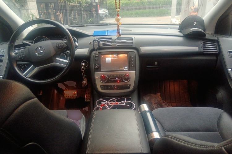 Used Mercedes-Benz R-Class 2014 R 320 4MATIC Business Model Center Console
