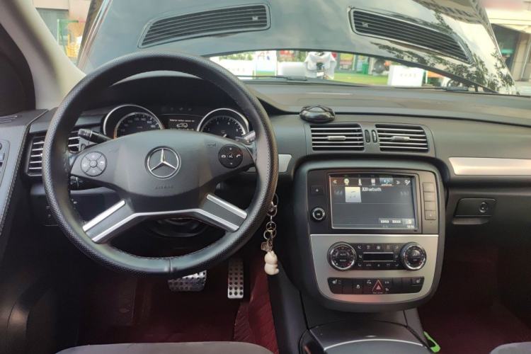 Used Mercedes-Benz R-Class 2014 R 320 4MATIC Business Model Center Console