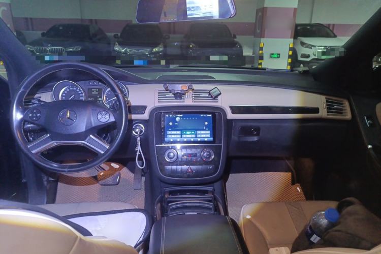 Used Mercedes-Benz R-Class 2014 R 400 4MATIC Business Model Center Console