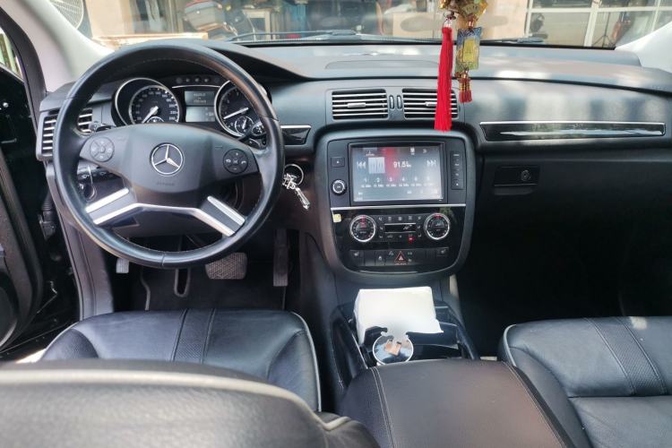 Used Mercedes-Benz R-Class 2014 R 400 4MATIC Business Model Center Console