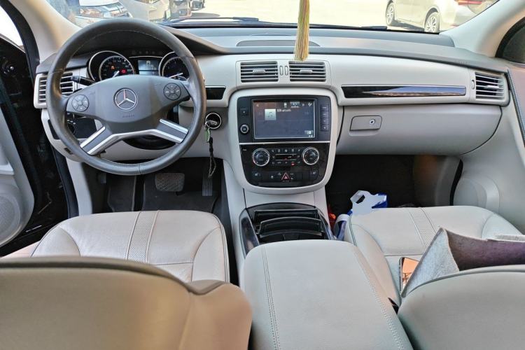 Used Mercedes-Benz R-Class 2014 R 400 4MATIC Business Model Center Console