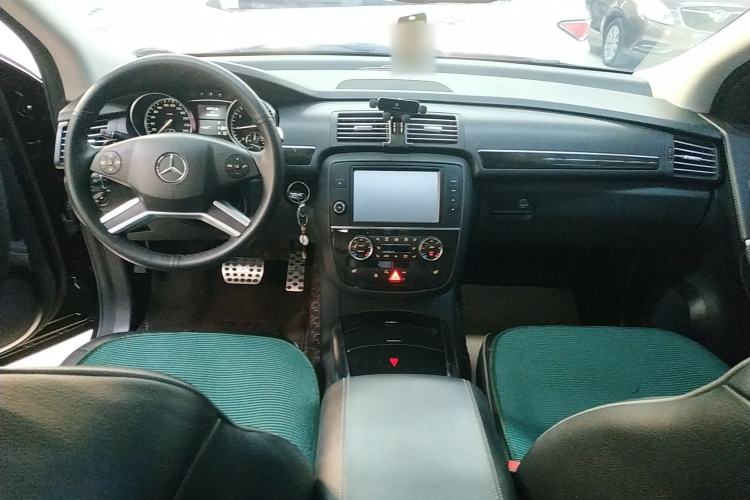 Used Mercedes-Benz R-Class 2014 R 320 4MATIC Luxury Model Center Console