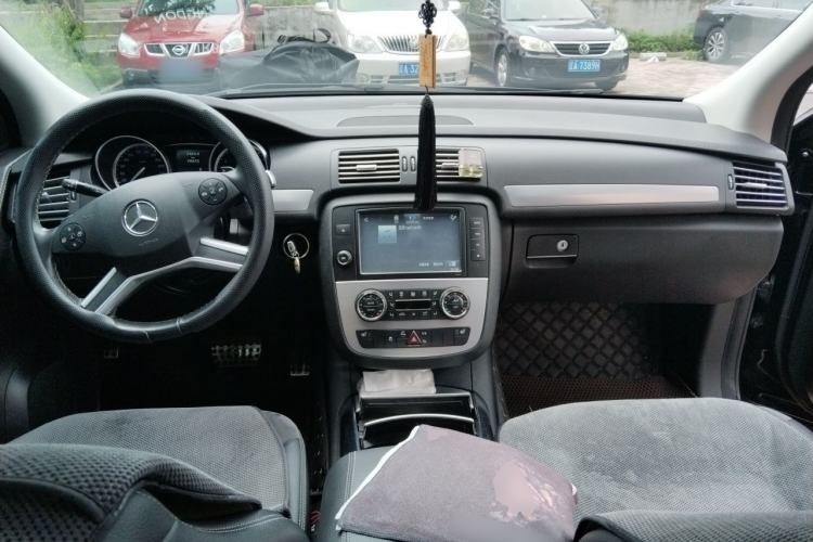 Used Mercedes-Benz R-Class 2014 R 320 4MATIC Business Model Center Console