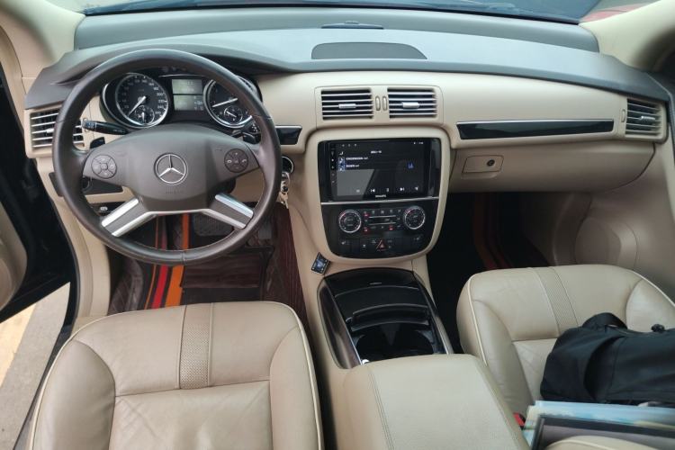 Used Mercedes-Benz R-Class 2014 R 320 4MATIC Luxury Model Center Console