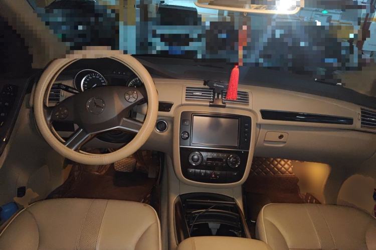 Used Mercedes-Benz R-Class 2014 R 400 4MATIC Business Model Center Console