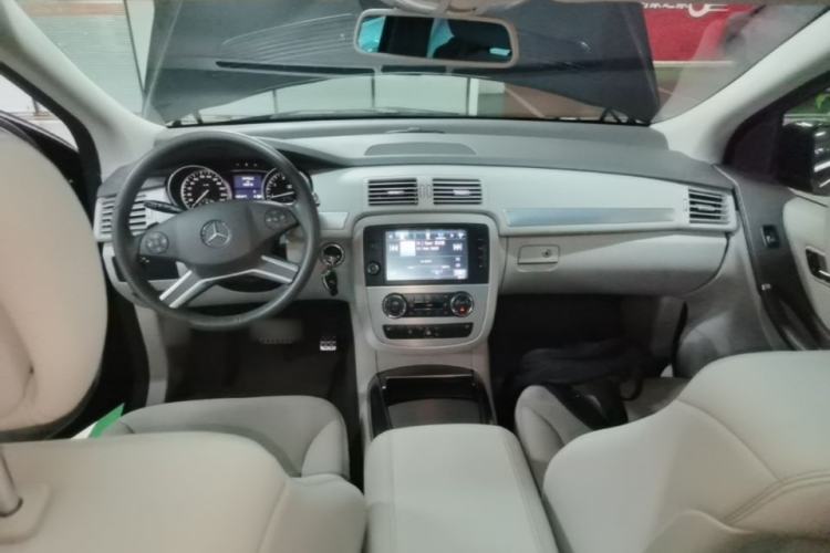 Used Mercedes-Benz R-Class 2014 R 320 4MATIC Business Model Center Console