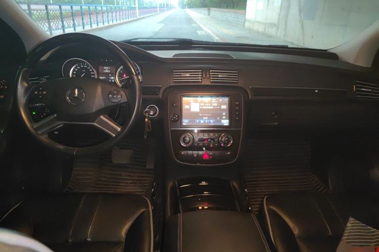 Used Mercedes-Benz R-Class 2014 R 400 4MATIC Business Model Center Console