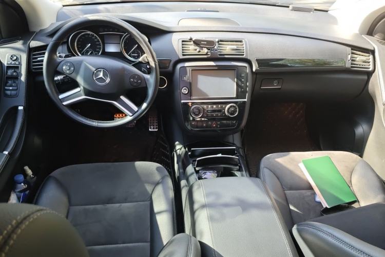 Used Mercedes-Benz R-Class 2014 R 320 4MATIC Business Model Center Console