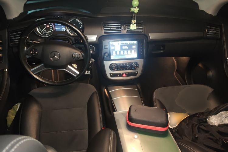Used Mercedes-Benz R-Class 2014 R 320 4MATIC Business Model Center Console