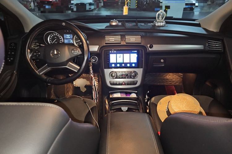 Used Mercedes-Benz R-Class 2014 R 320 4MATIC Business Model Center Console