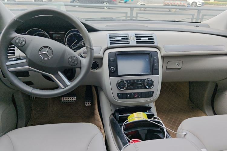 Used Mercedes-Benz R-Class 2014 R 320 4MATIC Business Model Center Console