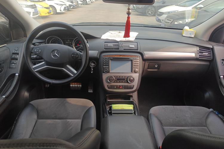 Used Mercedes-Benz R-Class 2014 R 320 4MATIC Business Model Center Console