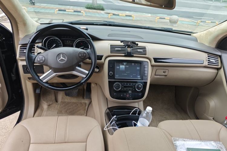 Used Mercedes-Benz R-Class 2014 R 400 4MATIC Business Model Center Console