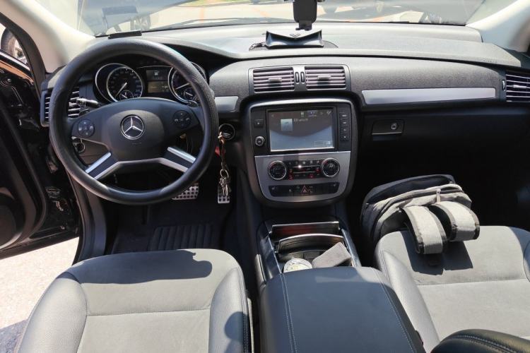 Used Mercedes-Benz R-Class 2014 R 320 4MATIC Business Model Center Console