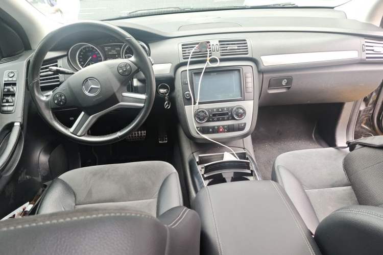 Used Mercedes-Benz R-Class 2014 R 320 4MATIC Business Model Center Console