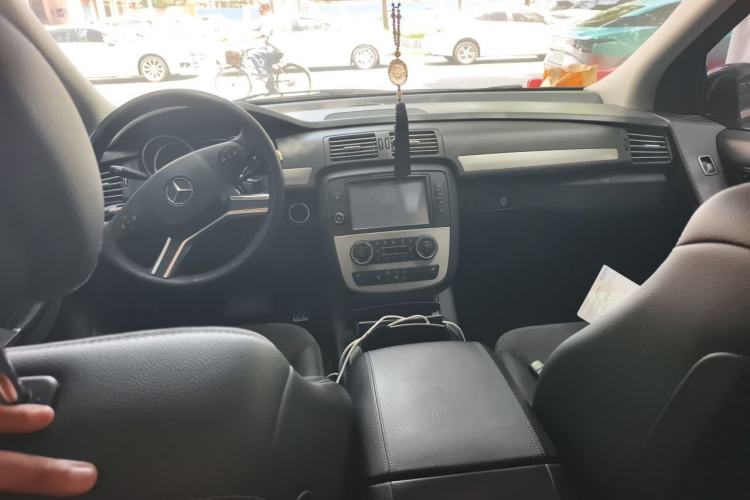Used Mercedes-Benz R-Class 2014 R 320 4MATIC Business Model Center Console