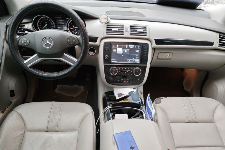 Used Mercedes-Benz R-Class 2014 R 400 4MATIC Business Model Center Console