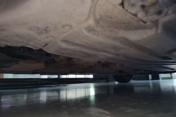 Used Mercedes-Benz R-Class 2014 R 320 4MATIC Business Model Chassis Front Left