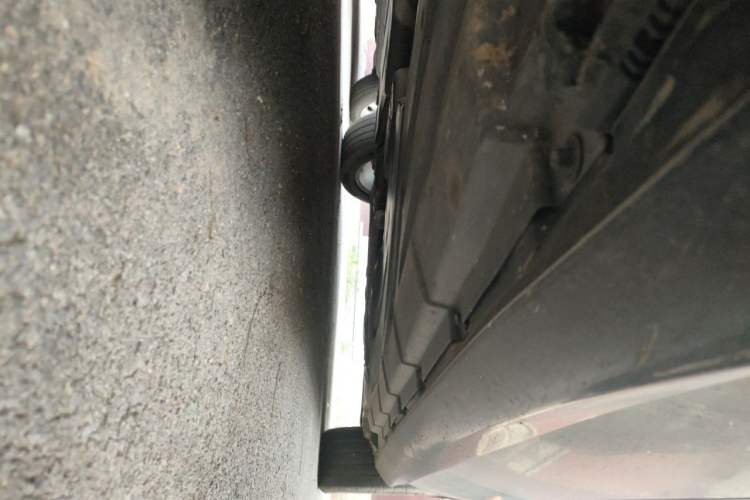 Used Mercedes-Benz R-Class 2014 R 320 4MATIC Luxury Model Chassis Front Left