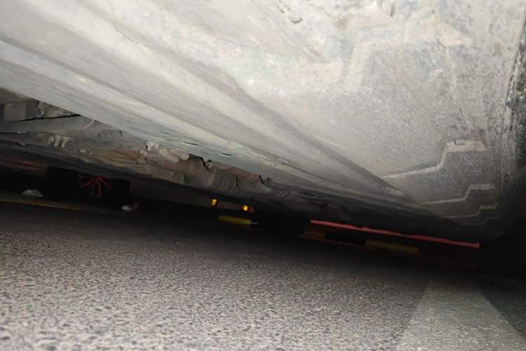 Used Mercedes-Benz R-Class 2014 R 400 4MATIC Business Model Chassis Front Left
