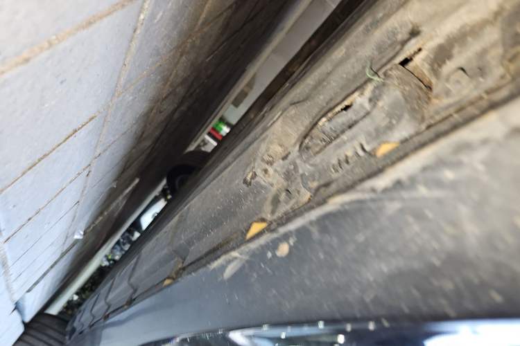 Used Mercedes-Benz R-Class 2014 R 320 4MATIC Business Model Chassis Front Left