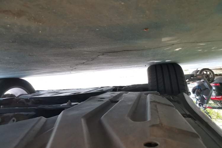 Used Mercedes-Benz R-Class 2014 R 320 4MATIC Luxury Model Chassis Front Left
