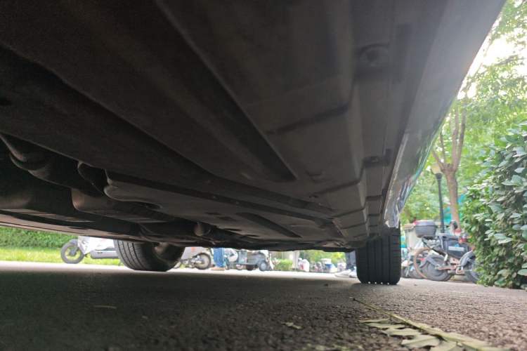Used Mercedes-Benz R-Class 2014 R 320 4MATIC Business Model Chassis Front Left