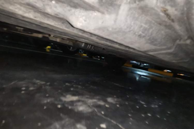 Used Mercedes-Benz R-Class 2014 R 320 4MATIC Business Model Chassis Front Left