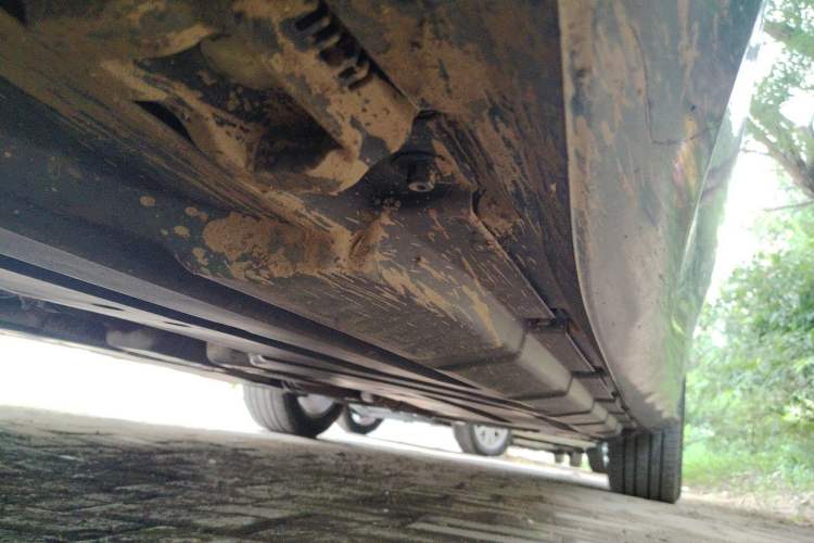 Used Mercedes-Benz R-Class 2014 R 400 4MATIC Business Model Chassis Front Left