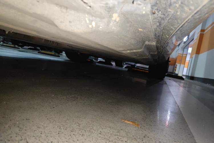 Used Mercedes-Benz R-Class 2014 R 400 4MATIC Business Model Chassis Front Left