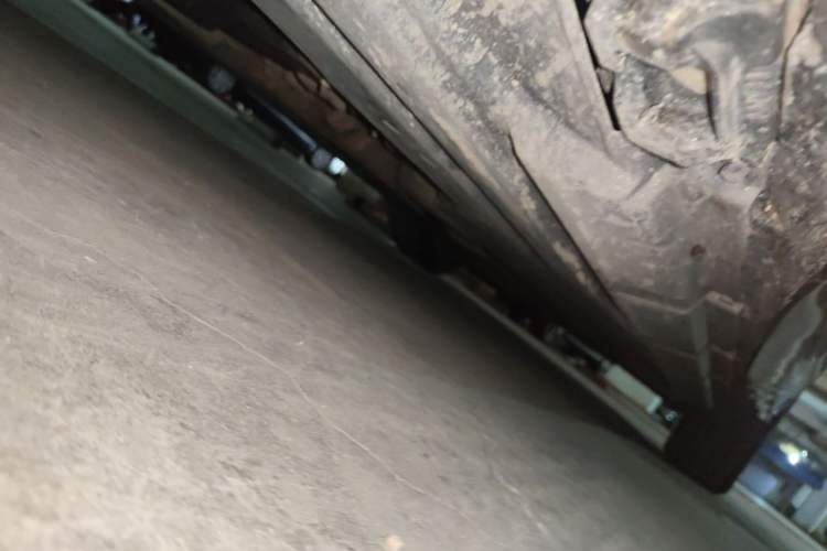 Used Mercedes-Benz R-Class 2014 R 320 4MATIC Business Model Chassis Front Left