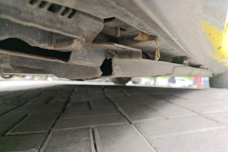 Used Mercedes-Benz R-Class 2014 R 320 4MATIC Business Model Chassis Front Left