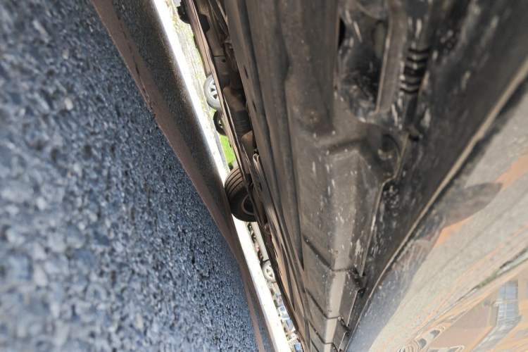 Used Mercedes-Benz R-Class 2014 R 320 4MATIC Business Model Chassis Front Left