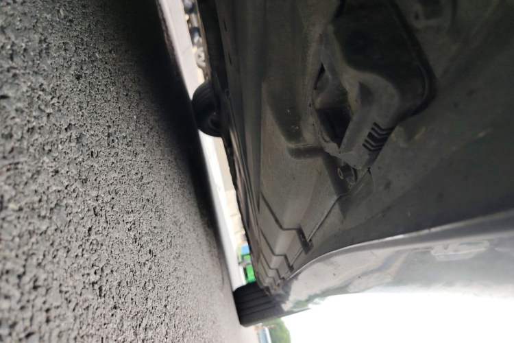 Used Mercedes-Benz R-Class 2014 R 320 4MATIC Business Model Chassis Front Left