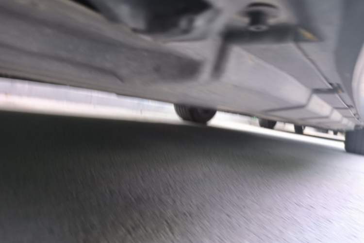 Used Mercedes-Benz R-Class 2014 R 320 4MATIC Business Model Chassis Front Left