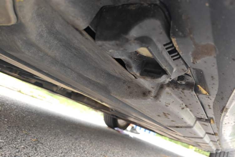 Used Mercedes-Benz R-Class 2014 R 320 4MATIC Luxury Model Chassis Front Left