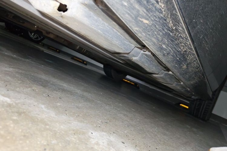 Used Mercedes-Benz R-Class 2014 R 320 4MATIC Business Model Chassis Front Left
