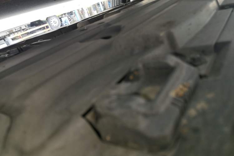 Used Mercedes-Benz R-Class 2014 R 320 4MATIC Luxury Model Chassis Front Right