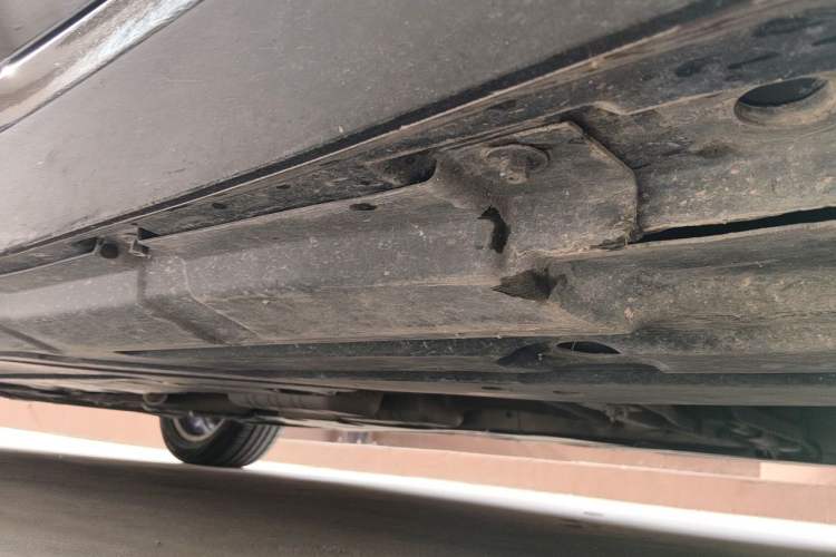 Used Mercedes-Benz R-Class 2014 R 320 4MATIC Luxury Model Chassis Front Right