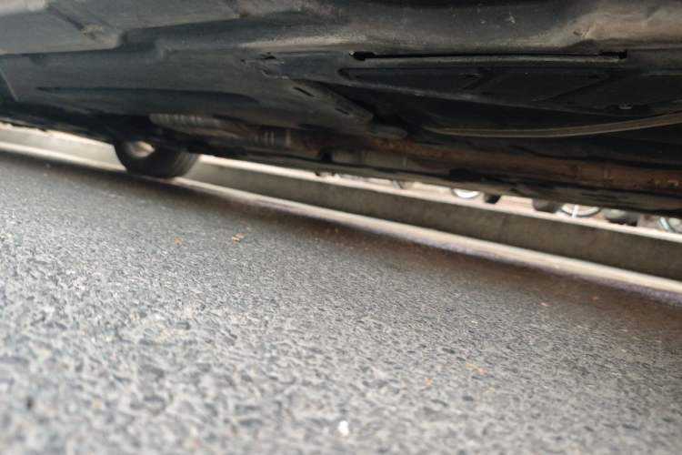 Used Mercedes-Benz R-Class 2014 R 320 4MATIC Luxury Model Chassis Rear Left