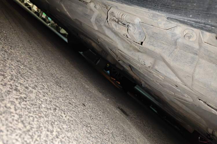 Used Mercedes-Benz R-Class 2014 R 400 4MATIC Business Model Chassis Rear Left