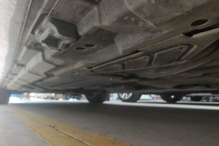 Used Mercedes-Benz R-Class 2014 R 320 4MATIC Luxury Model Chassis Rear Left