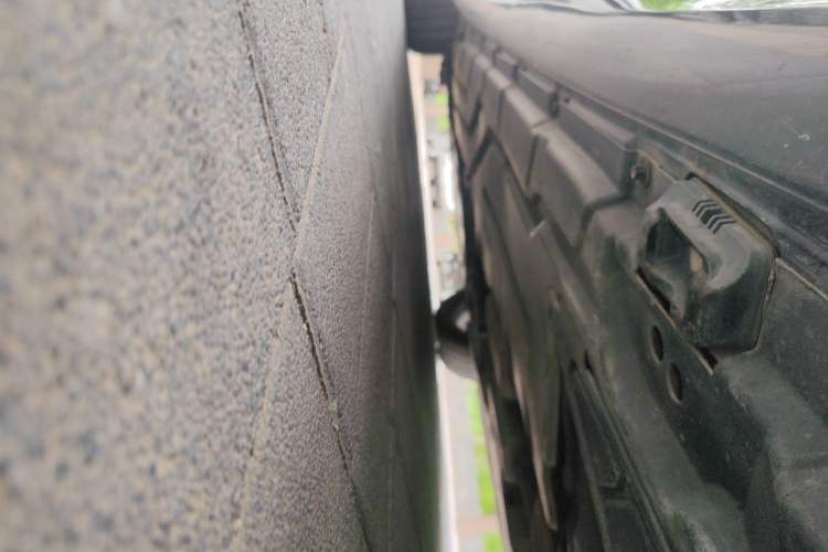 Used Mercedes-Benz R-Class 2014 R 320 4MATIC Business Model Chassis Rear Left