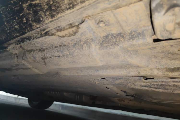 Used Mercedes-Benz R-Class 2014 R 400 4MATIC Business Model Chassis Rear Left