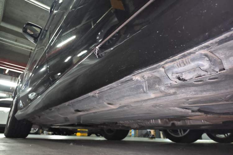 Used Mercedes-Benz R-Class 2014 R 400 4MATIC Business Model Chassis Rear Left