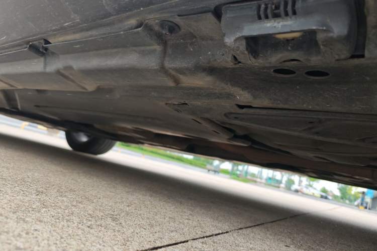Used Mercedes-Benz R-Class 2014 R 400 4MATIC Business Model Chassis Rear Left
